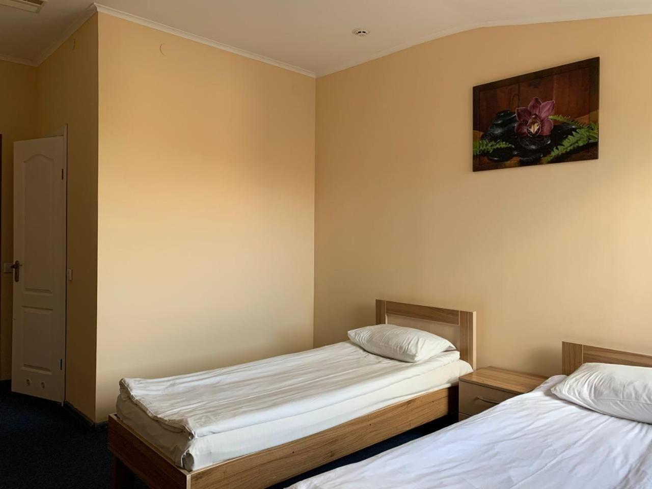 Budget Hotel Ekotel Lemberg Exterior foto